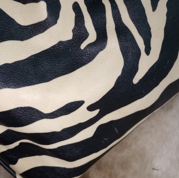 Vintage DOONEY BOURKE Black & White Leather Zebra Stripe Shoulder Bag - Picture 7 of 16